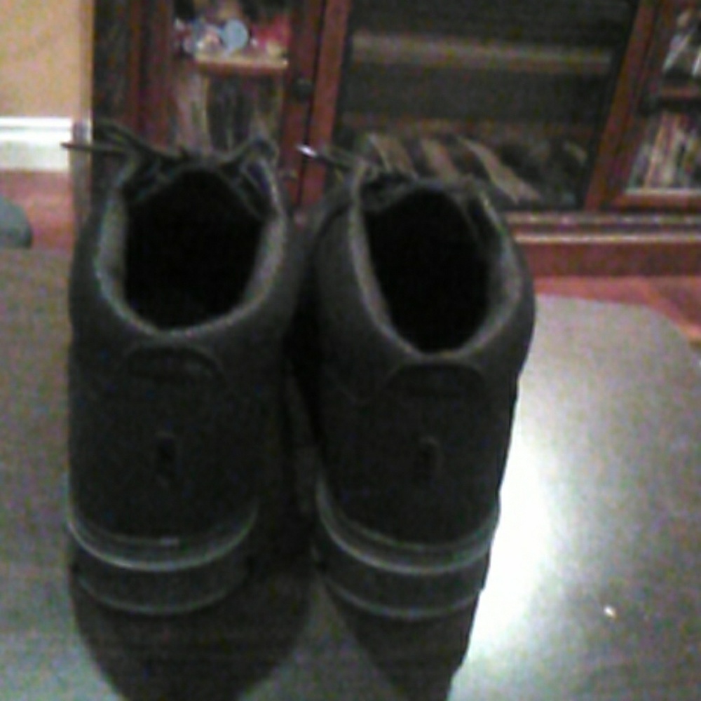Shoes - Picture 3 of 7
